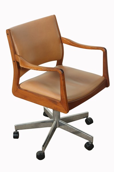 Lot 54 - DESK CHAIR