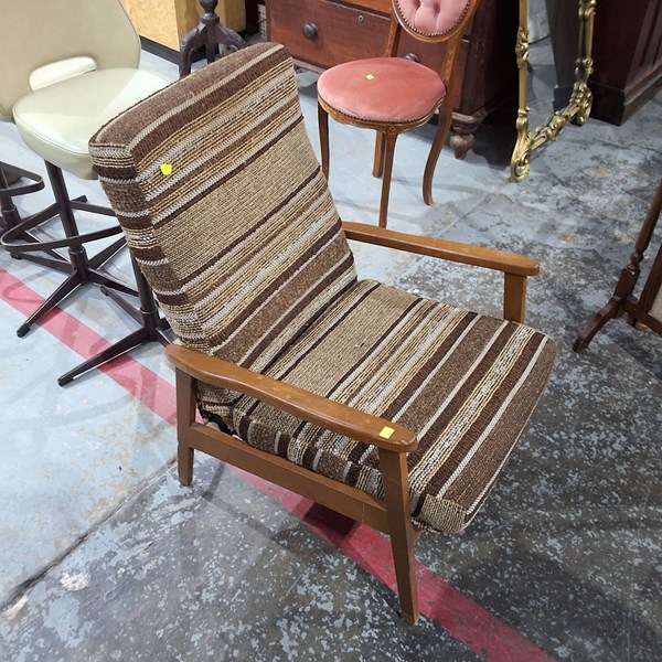 Lot 158 - ARM CHAIR