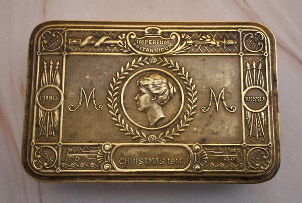 Lot 1064 - CHRISTMAS 1914 TIN