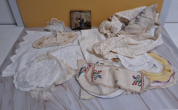 Lot 1459 - VINTAGE LINENS