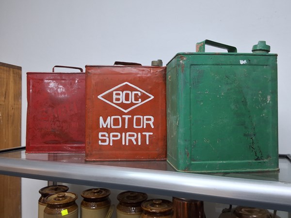 Lot 1423 - OIL CANS