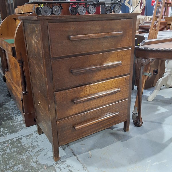 Lot 315 - CHEST OF DRAWERS