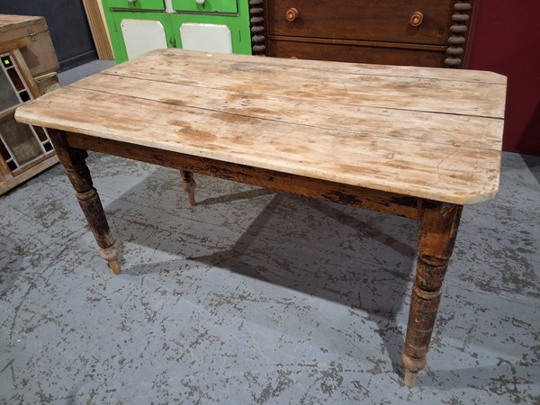 Lot 367 - KITCHEN TABLE