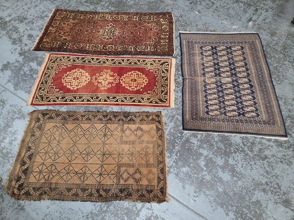 Lot 111 - RUGS