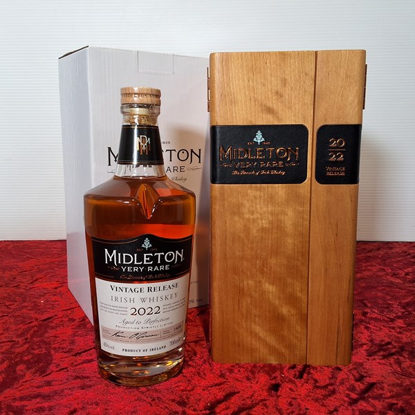 Lot 35 - MIDELTON VERY RARE IRISH WHISKY