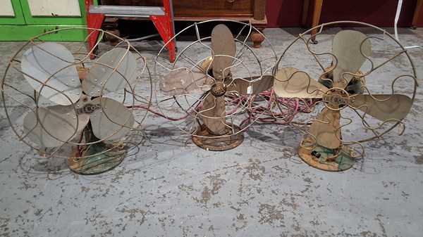 Lot 220 - DESK FANS