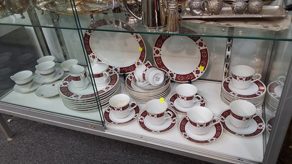 Lot 1406 - DINNERWARE