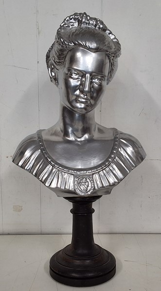 Lot 1429 - PORTRAIT BUST