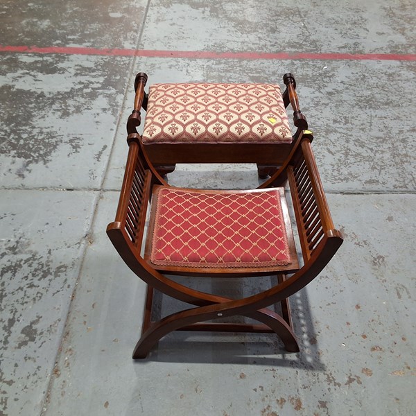 Lot 141 - STOOLS