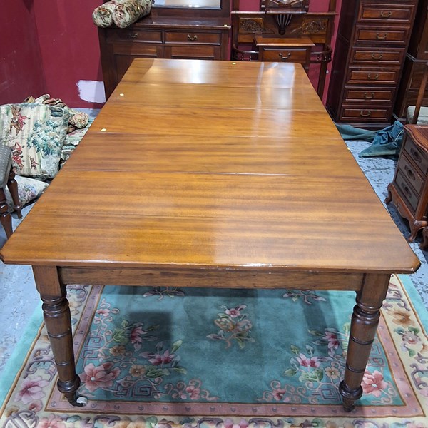 Lot 126 - DINING TABLE