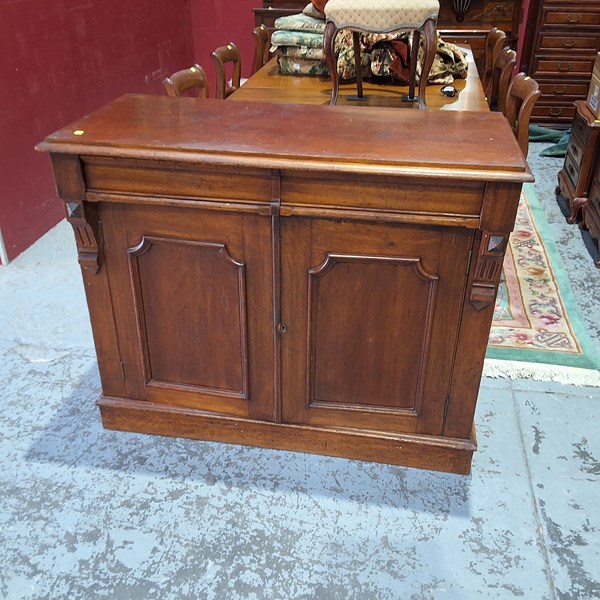 Lot 185 - CHIFFONIER