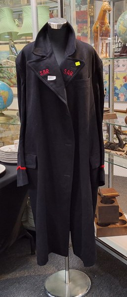 Lot 1160 - RAILWAY COAT