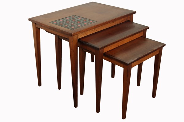 Lot 51 - NEST OF TABLES