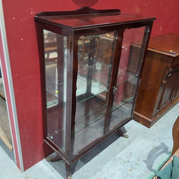 Lot 189 - DISPLAY CABINET