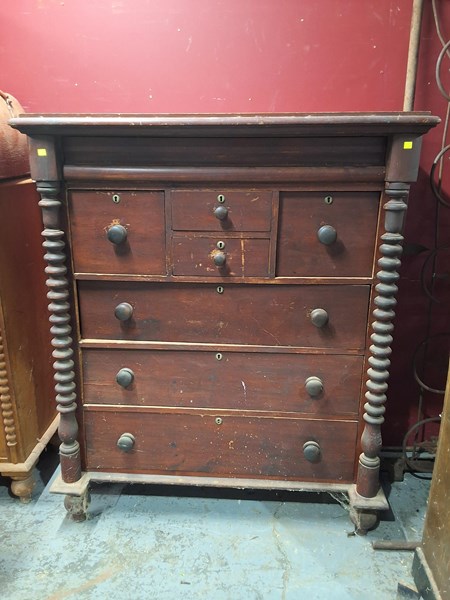 Lot 161 - CHEST OF DRAWERS