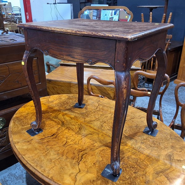 Lot 202 - OCCASIONAL TABLE