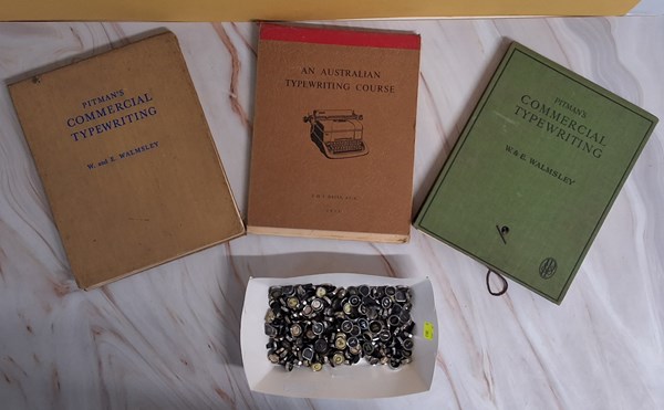 Lot 1129 - TYPEWRITERS COLLECATABLES