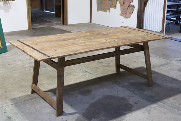 Lot 316 - DINING TABLE