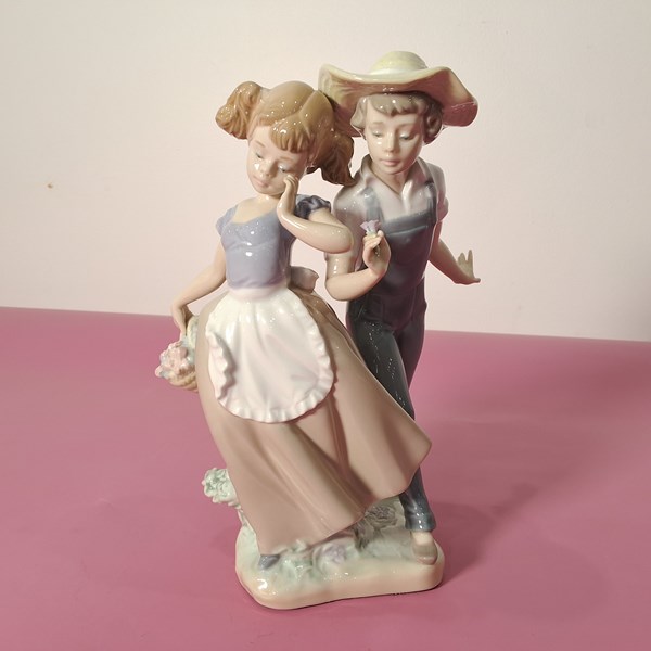 Lot 1207 - LLADRO FIGURE GROUP