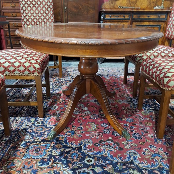 Lot 128 - DINING SUITE