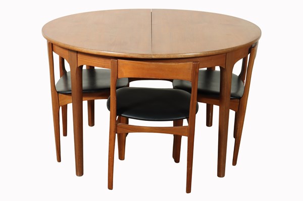 Lot 31 - DINING SUITE