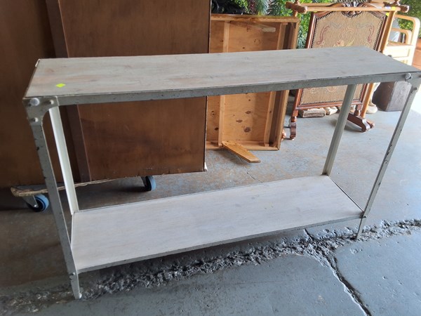 Lot 399 - CONSOLE