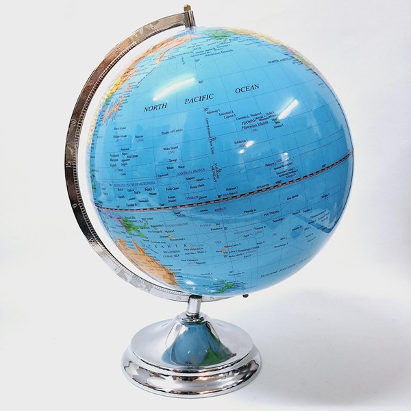 Lot 1137 - WORLD GLOBE