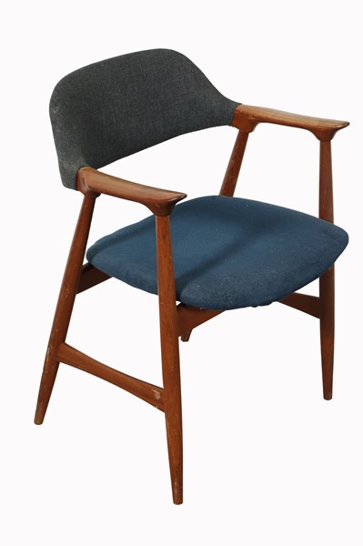 Lot 12 - DESK CHAIR