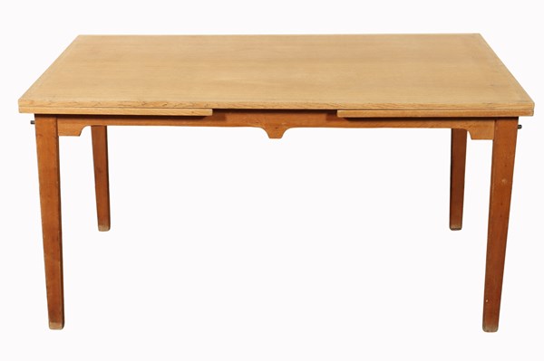 Lot 226 - EXTENSION DINING TABLE