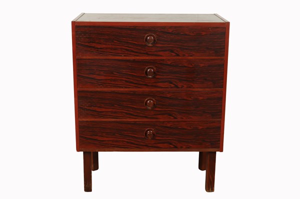 Lot 48 - PETITE CHEST OF DRAWERS