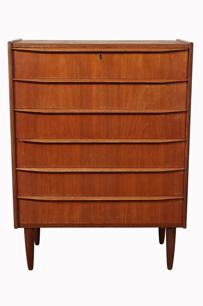 Lot 25 - TALLBOY CHEST OF DRAWERS