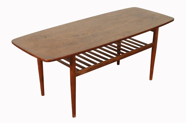 Lot 50 - COFFEE TABLE