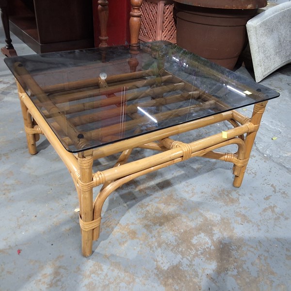 Lot 98 - COFFEE TABLE