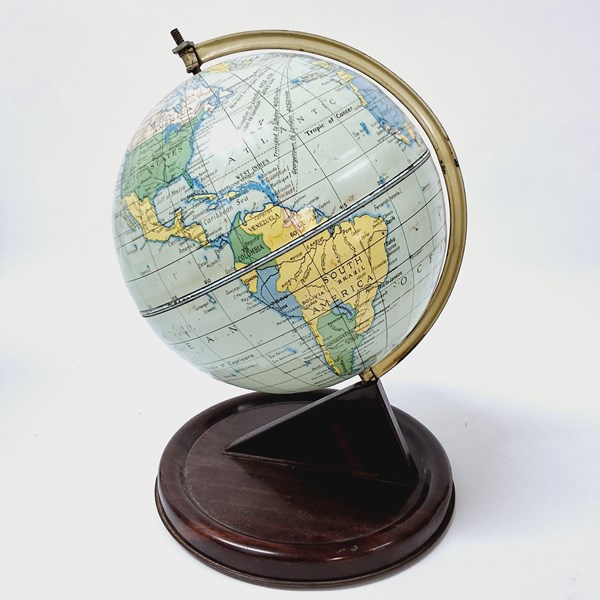 Lot 1153 - WORLD GLOBE