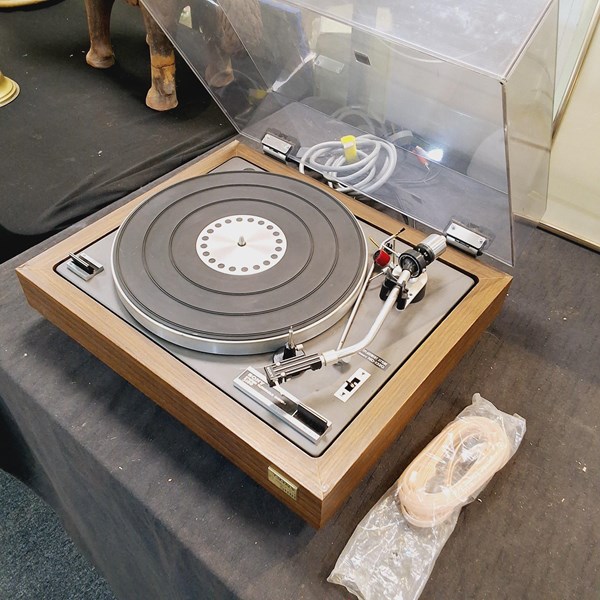 Lot 1231 - SONY TURNTABLE