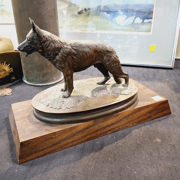 Lot 1156 - DOG FIGURE