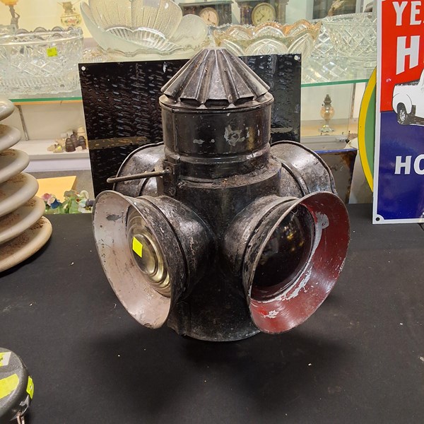 Lot 1308 - RAILWAY LAMP