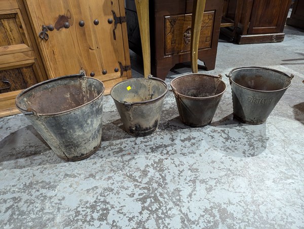 Lot 384 - BUCKETS