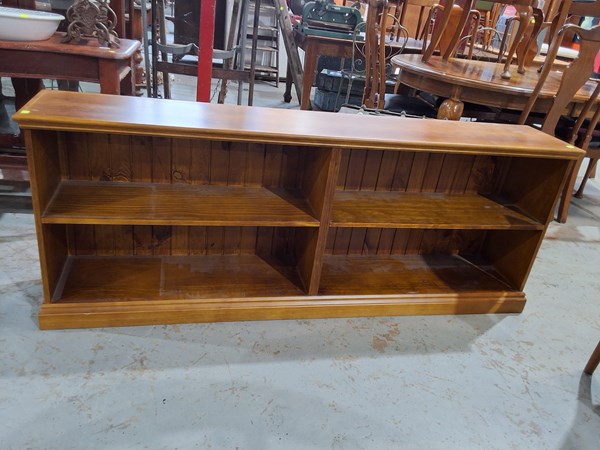 Lot 323 - BOOKSHELF