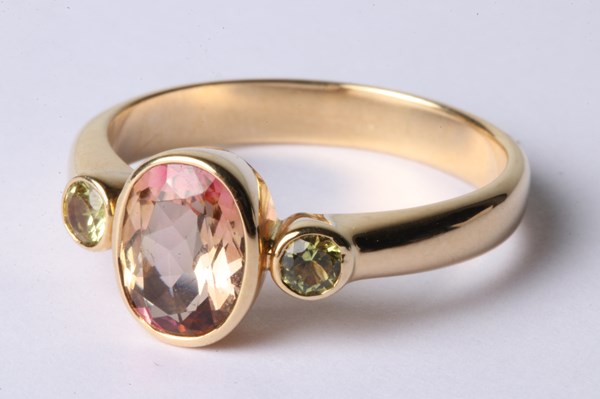 Lot 1019 - GOLD TOURMALINE RING