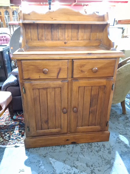 Lot 233 - KITCHEN CABINET