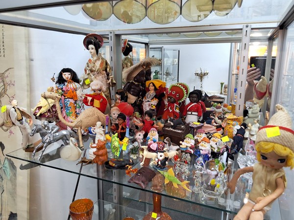 Lot 1411 - DOLLS & ANIMAL ORNAMENTS