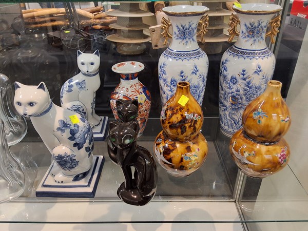 Lot 1350 - ORIENTAL CERAMICS