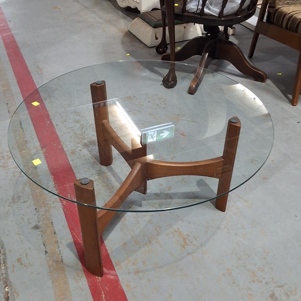 Lot 89 - COFFEE TABLE