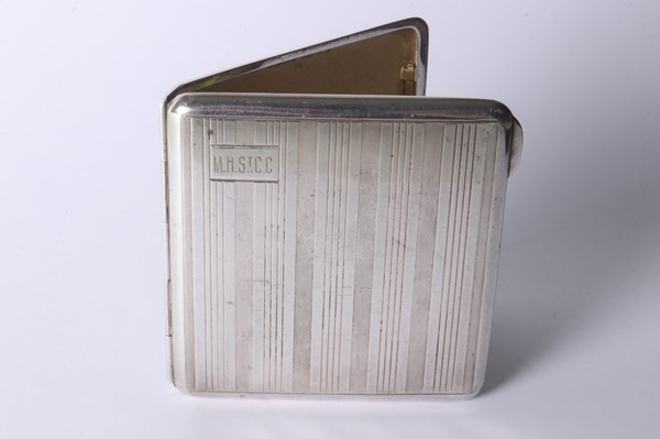 Lot 1056 - CIGARETTE CASE