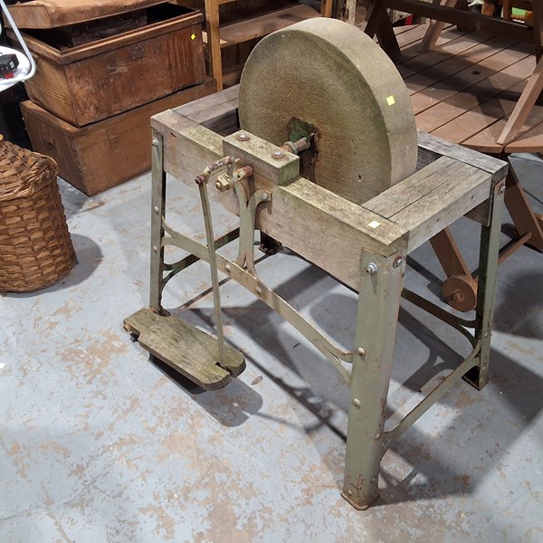 Lot 359 - GRINDING STONE