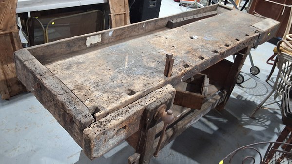 Lot 323 - WORKSHOP BENCH