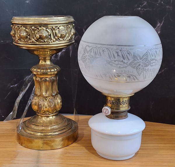 Lot 1293 - KEROSENE LAMP