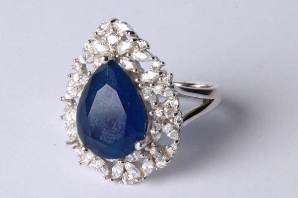 Lot 1001 - SILVER RING