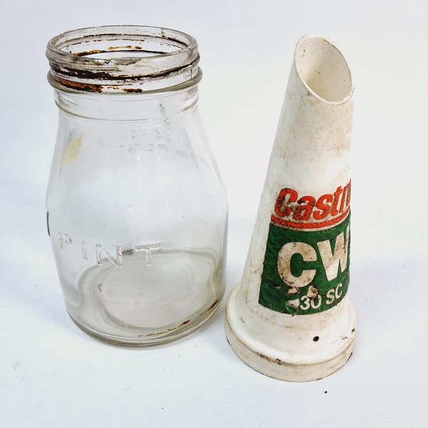 Lot 1253 - OIL BOTTLE